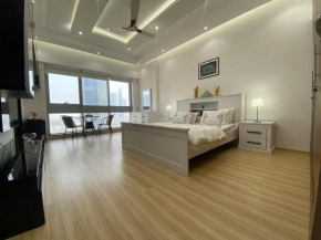 Luxurious Dubai Room with private bathroom